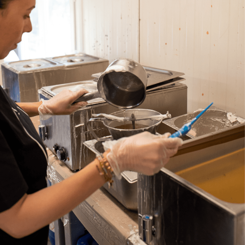 fabrication ajout du parfum à la cire