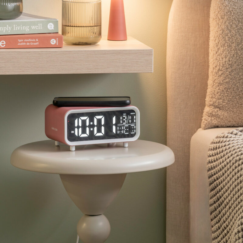 Réveil LED avec chargeur de téléphone